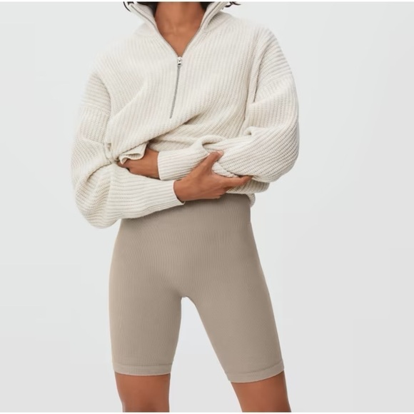 Everlane The Seamless Bike Short - Picture 3 of 11